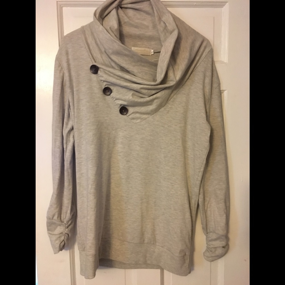 Pullover with buttons